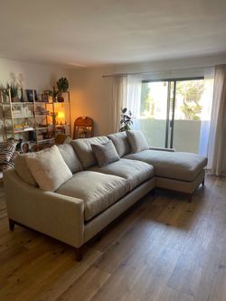Living Spaces Besom Sectional Sofa with Chaise – Excellent Condition