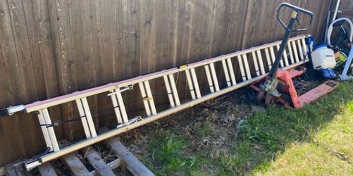 Werner Glidesafe 28-ft  Fiberglass Type 1A - 300 lbs. Load Capacity Extension Ladder