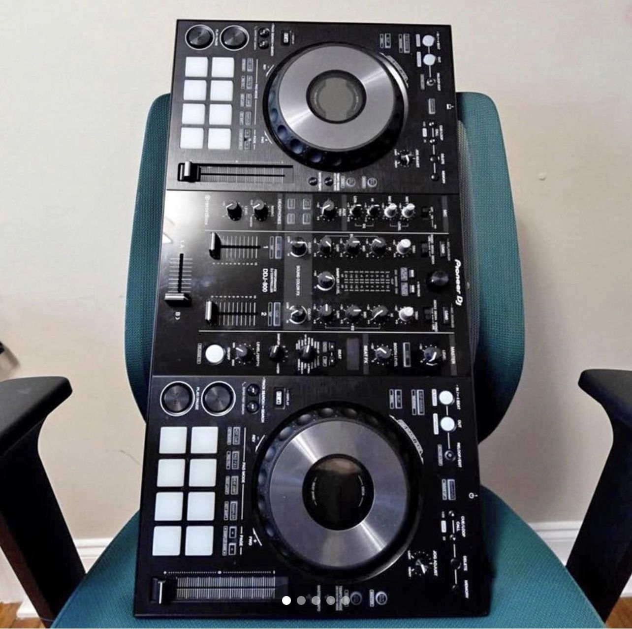 Pioneer DDJ 800 Performance Controller For Rekordbox DJ