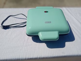 LIKE NEW DASH NO DRIP MINI WAFFLE MAKER