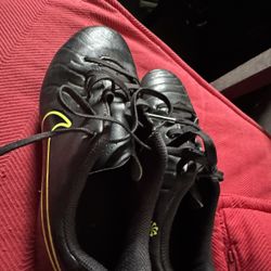 Nike Soccer Cleats US Size 1.5