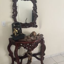 Mirror and table With Small Antiques