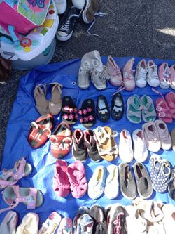 Girl Shoes, Sizes  4,6 & 7.  Zapatos De Niña 