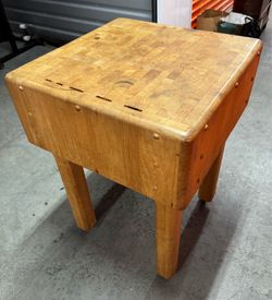 VINTAGE Solid Butcher Block Island on Wheels w/Chef’s Knife Storage Slots ✨Excellent Condition✨