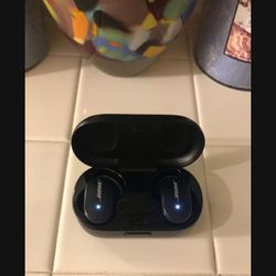 Bose Noise Canceling Headphones Used 1 Time!
