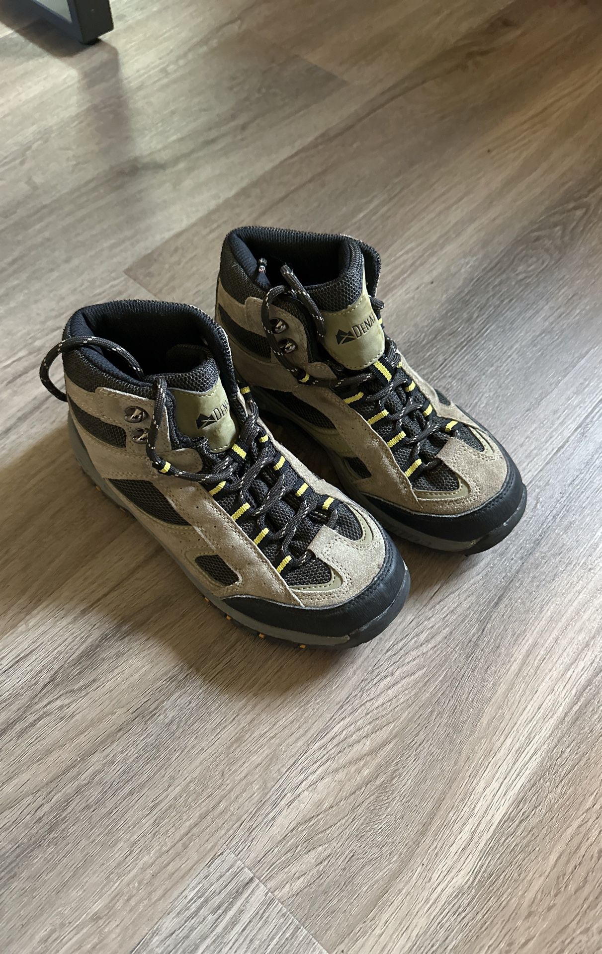 Denali Hiking Boot Size 4