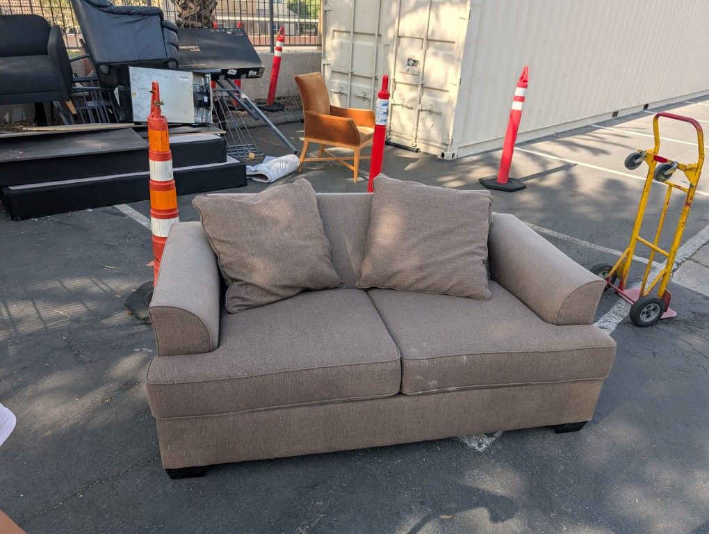 COUCH LOVESEAT