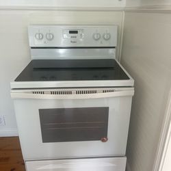 White Whirlpool Oven / Stove