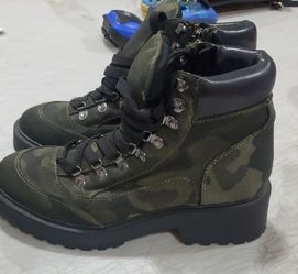 Camo Boots WOMAN SIZE 8 (SAN BERNARDINO)