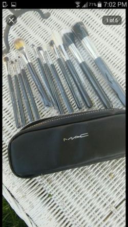 MAC BRUSHES