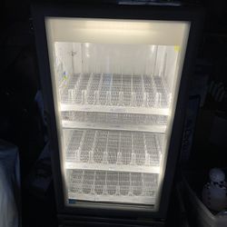 Great working cooler fridge with shelving
