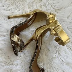 Nice women’s Steve Madden heels like new only $25 Size (5) Smoke free home