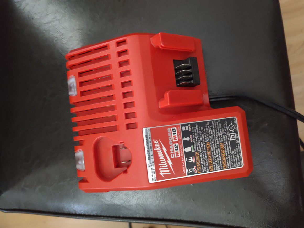 Milwaukee M12 M18 Charger Like New