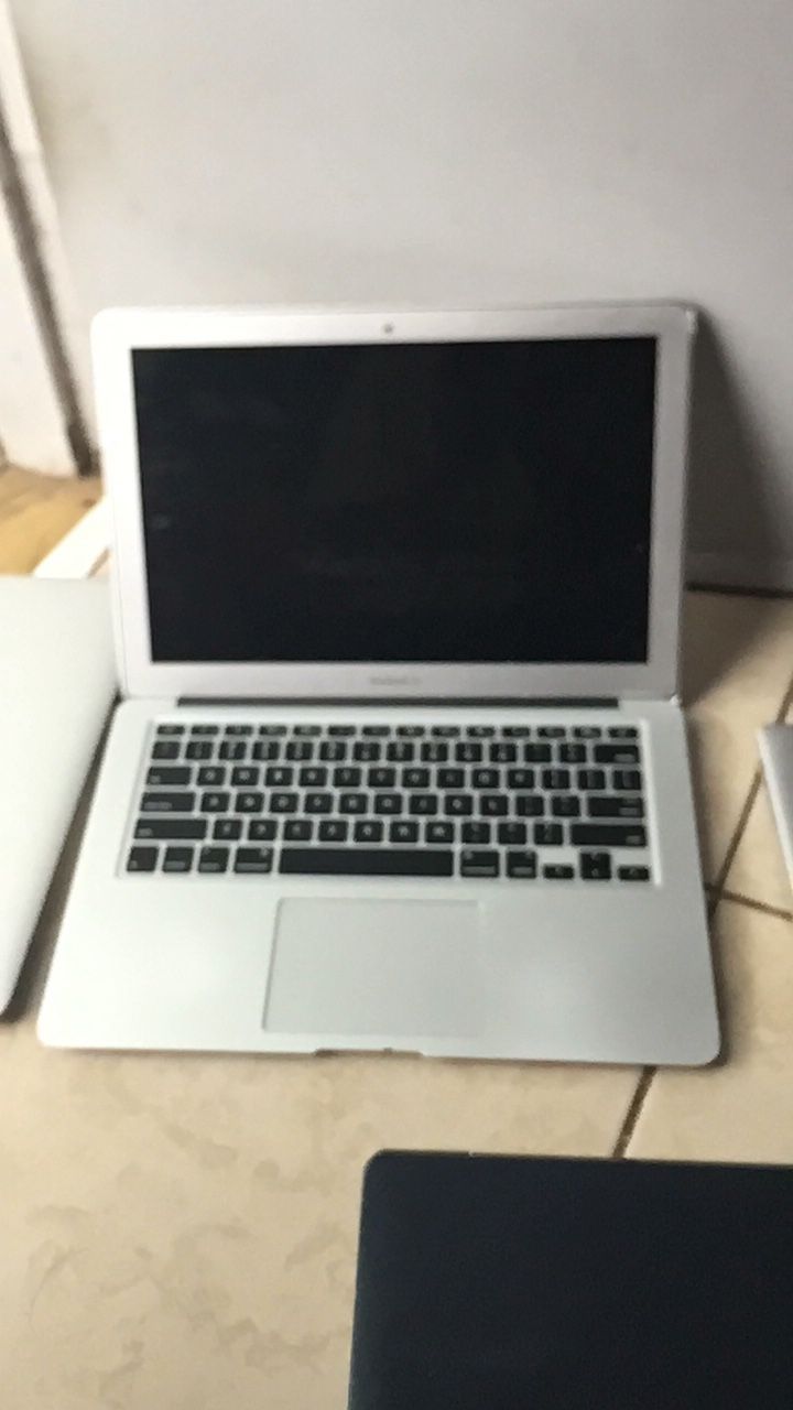 for Parts 13” MacBook Air A1466 i5 Processor 128gb SSD ( not turn on) no Charger