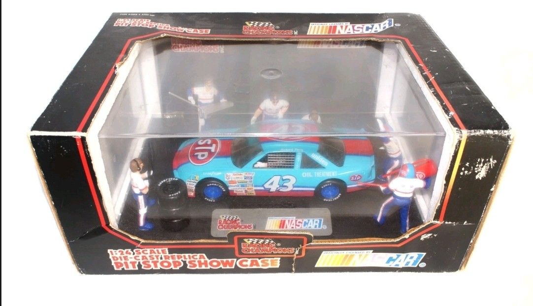 1/24 Racing Champions 1992 NASCAR #43 Richard Petty PIT STOP SHOWCASE New in BOX