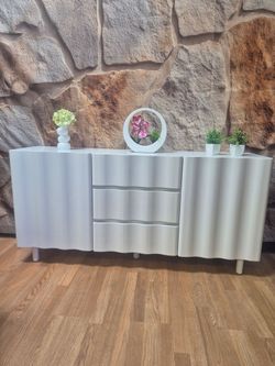 STUNNING SIDEBOARD IN WHITE CREAM WAVES SHAPE 3 DRAWERS AND 2 DOORS 62X16X31 BRAND NEW