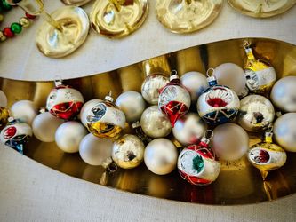 Mid Century Modern Christmas Decor