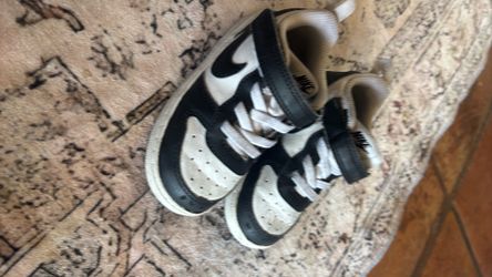 Kids Nike Black tennis shoes 7C