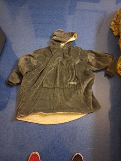 Snuggy blanket hoodie 20$ used