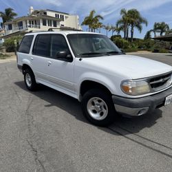 2000 Ford Explorer