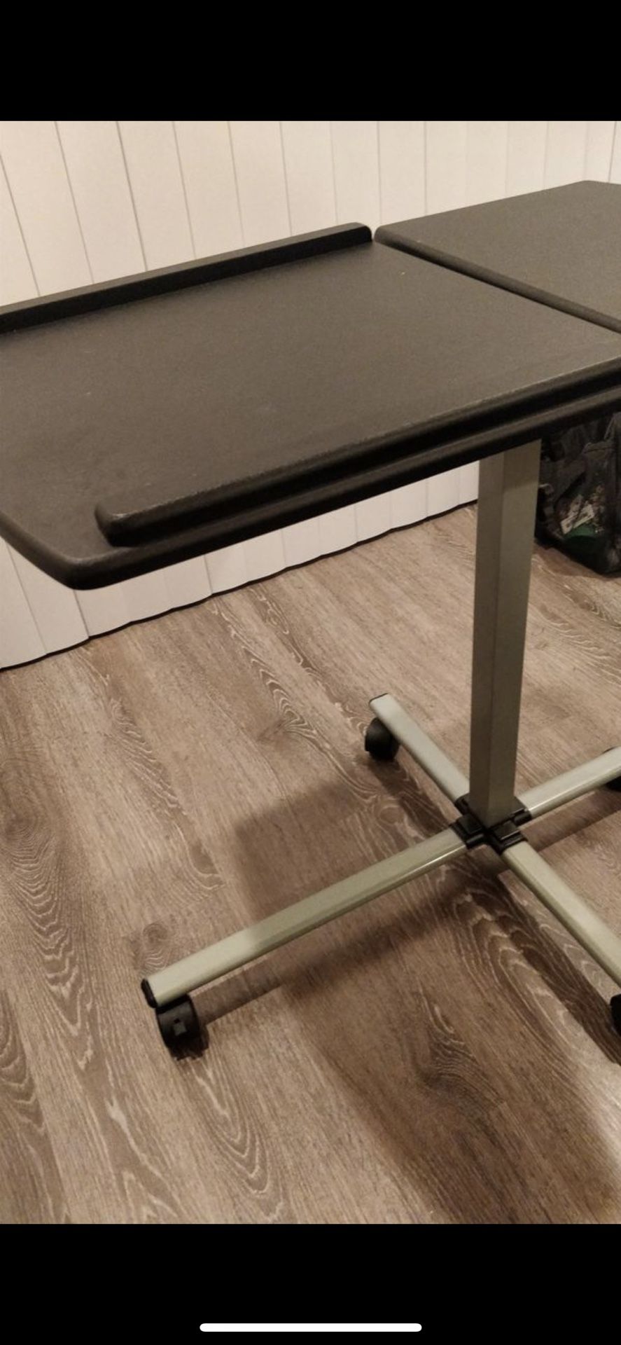 Adjustable desk table - middle height, easily movable