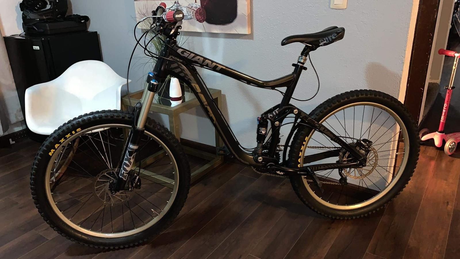 Giant Full Suspension Mountain Bike