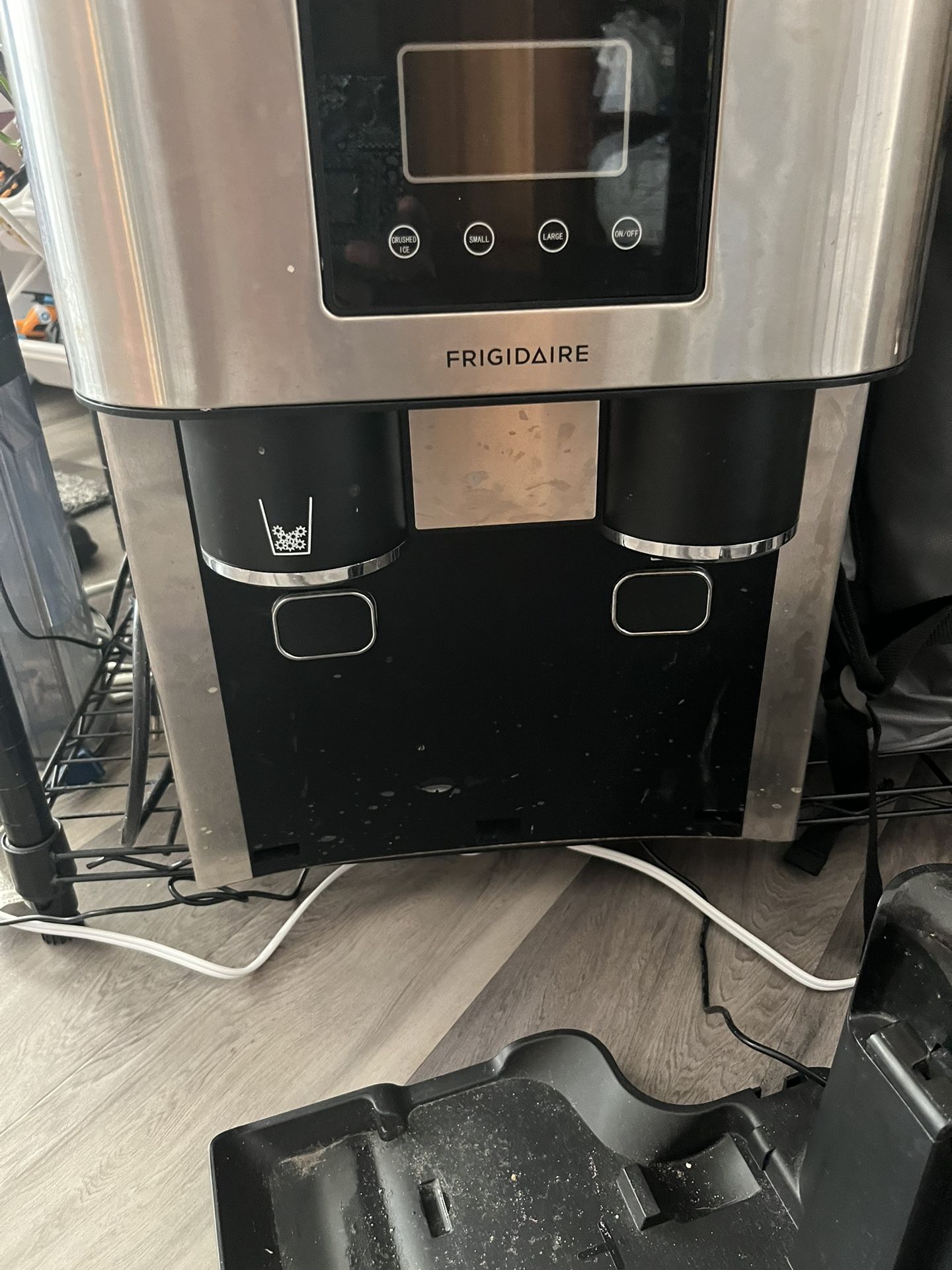 Figidaire ice maker