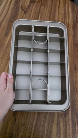 Anti-haderent moulds with splitters, used. Moldes antihaderentes con divisores. Usados.