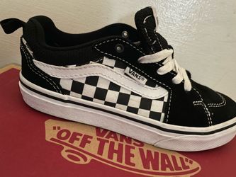 “Checkerboard” VANS, black/white. SIZE: 2.5 YT