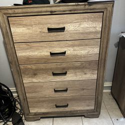 Dressers And Side Table 