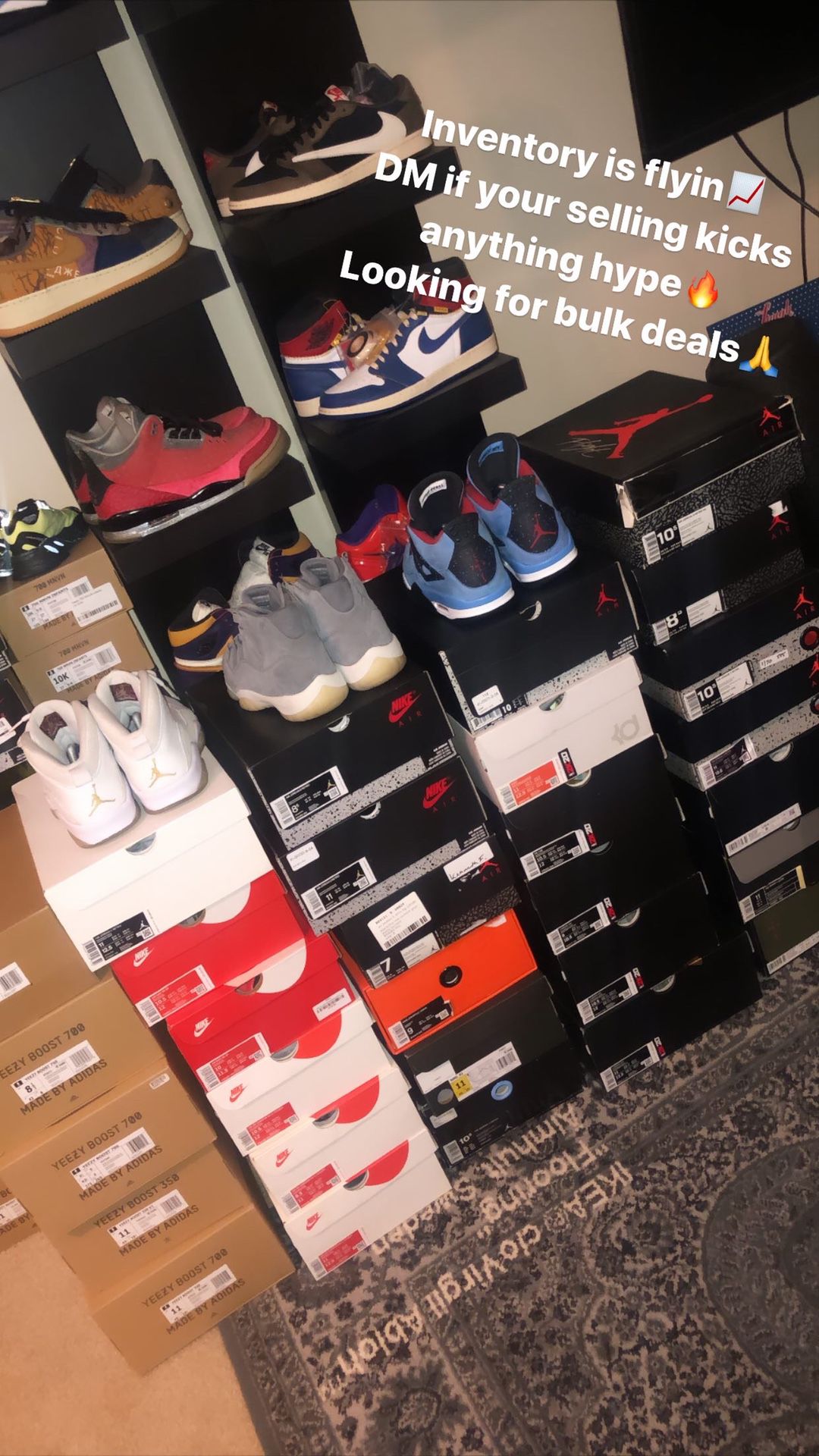 Looking to buy bulk deals any size anything hype🔥 Jordan’s Nike adidas Yeezy etc