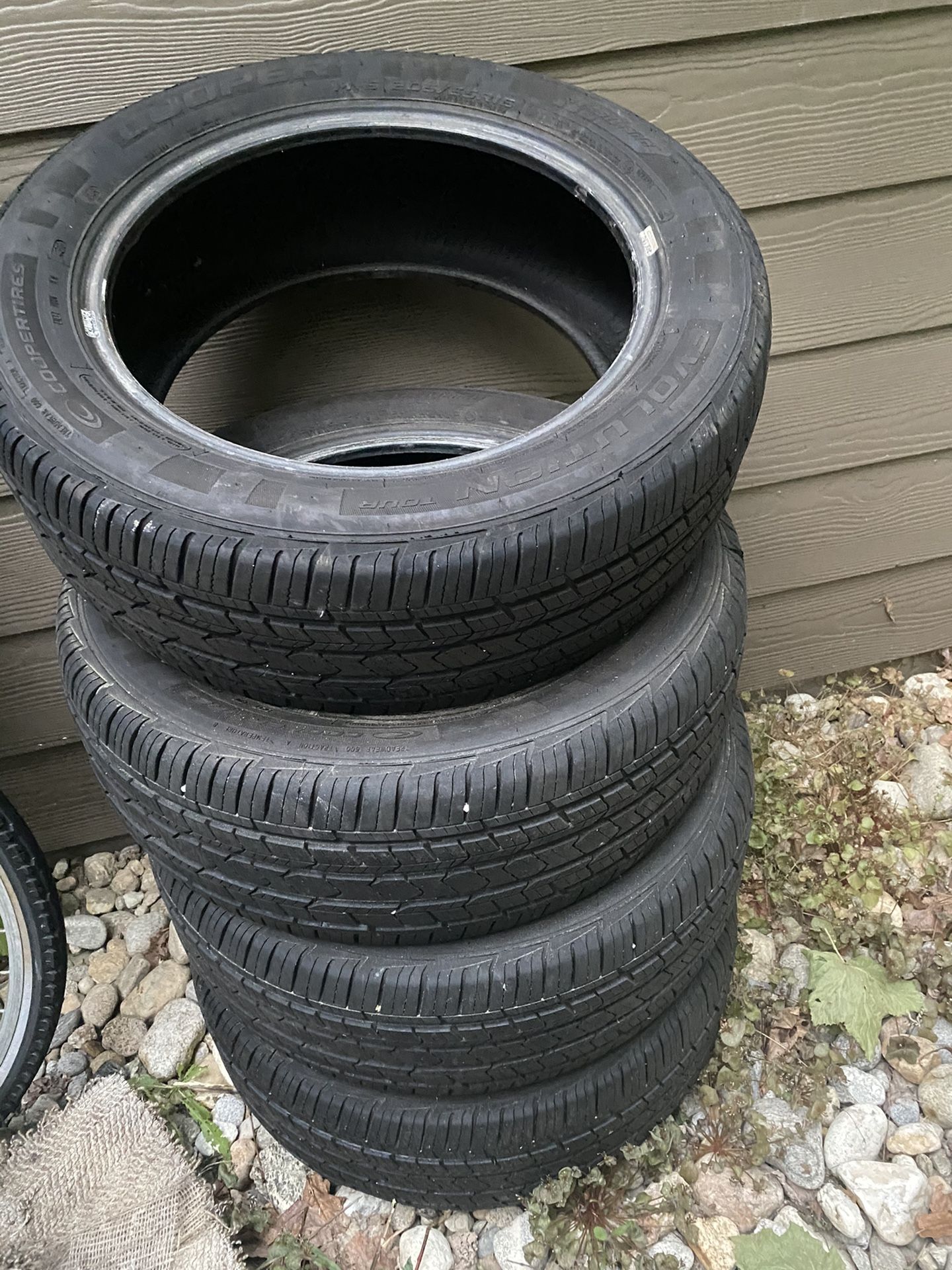 Cooper Evolution 205 55r16 car tires