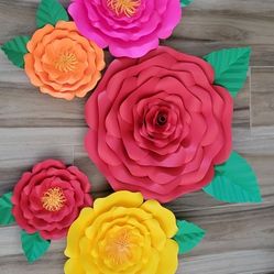 Paper Flowers And Paper Roses. Flores De Papel