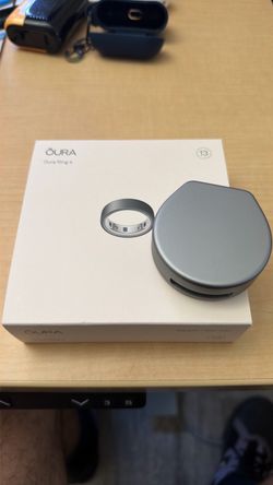 New Oura Ring 4 Stealth Size 13 with barely used charging case