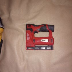 Milwaukee Staple Gun With Battery