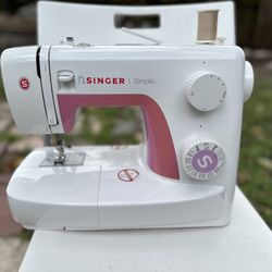 Singer Simple™ 3223 Sewing Machine