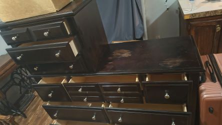 Dresser 55h x 19w x 56l