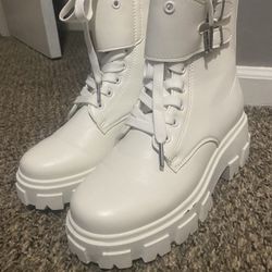 Snow Suit Yourself Ankle Boots Size 8