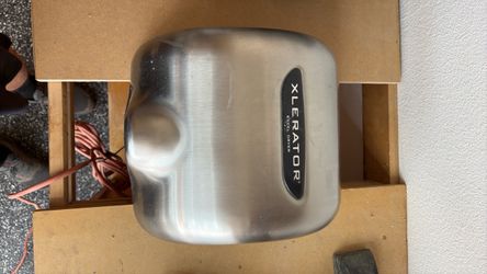 XLERATOR auto hand dryer