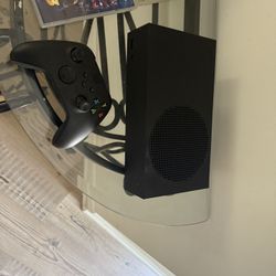 Xbox Series S And Nintendo Switch  
