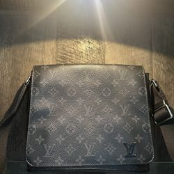Louis Vuitton Men Black Bag 
