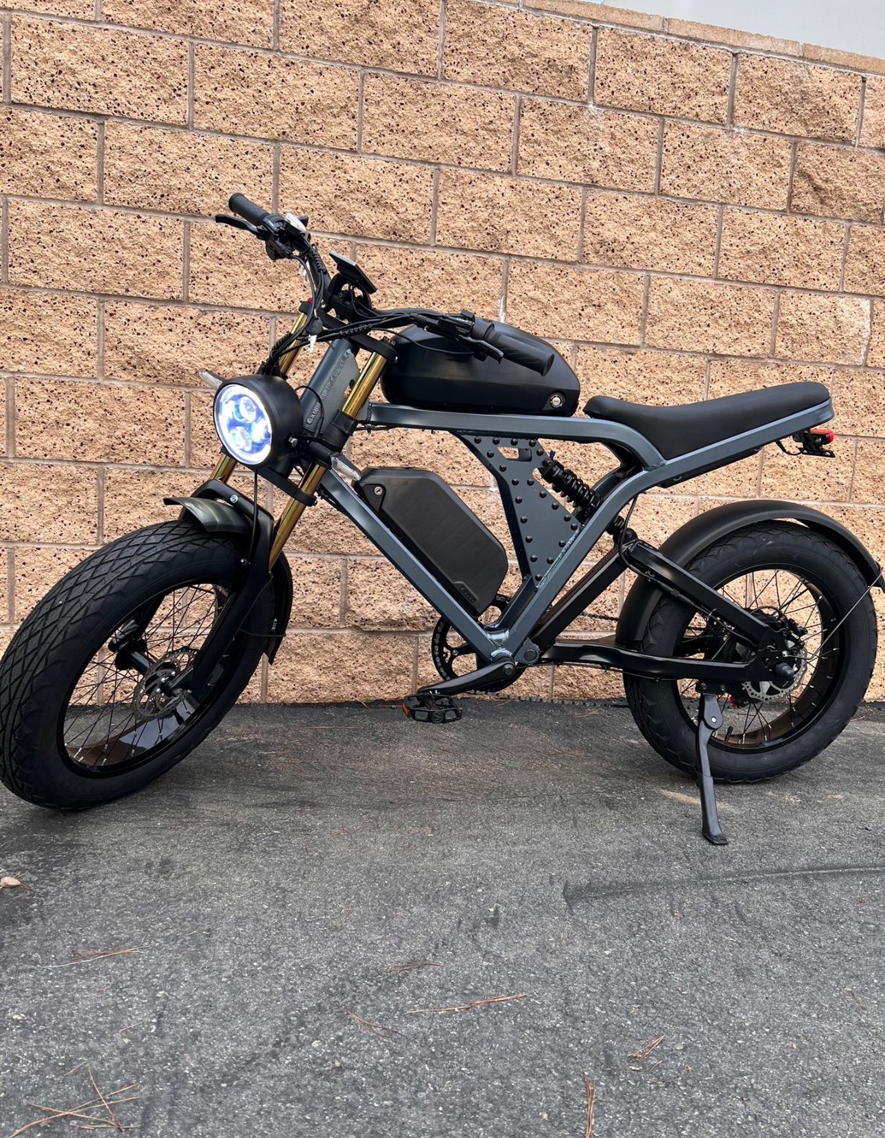 New! Electric Bike, 2000 W, 40MPH, Dual Battery 50+ Miles Distance, Full Suspension, Red Or Grey, Free Delivery 🚚 + Lock 🔐