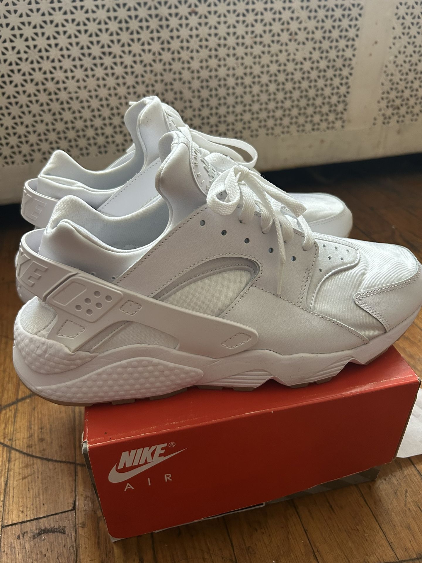 Nike AIR HUARACHE 'WHITE GUM