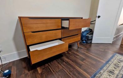 New 58’ Mcm dresser / free delivery