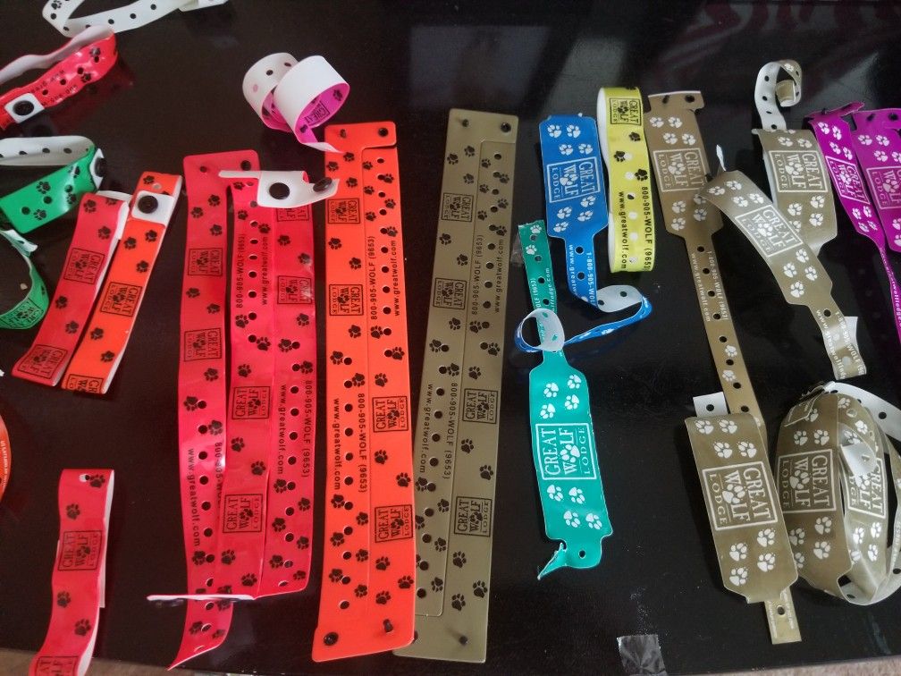 33 Great Wolf Lodge wristbands