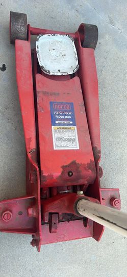 Floor Jack - Norco fast Jack in good working condition , Great for Cars , better stability for Trucks