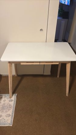 Computer table/desk