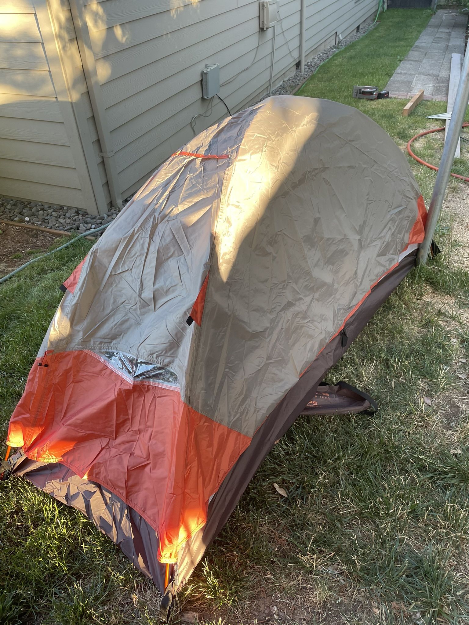 ALPS MountaineeringĀ® LYNX 1-Person Camping / Backpacking Tent
