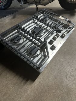 GE 30” Built In Gas Cooktop With 5 Burners and Dishwasher Safe Grates