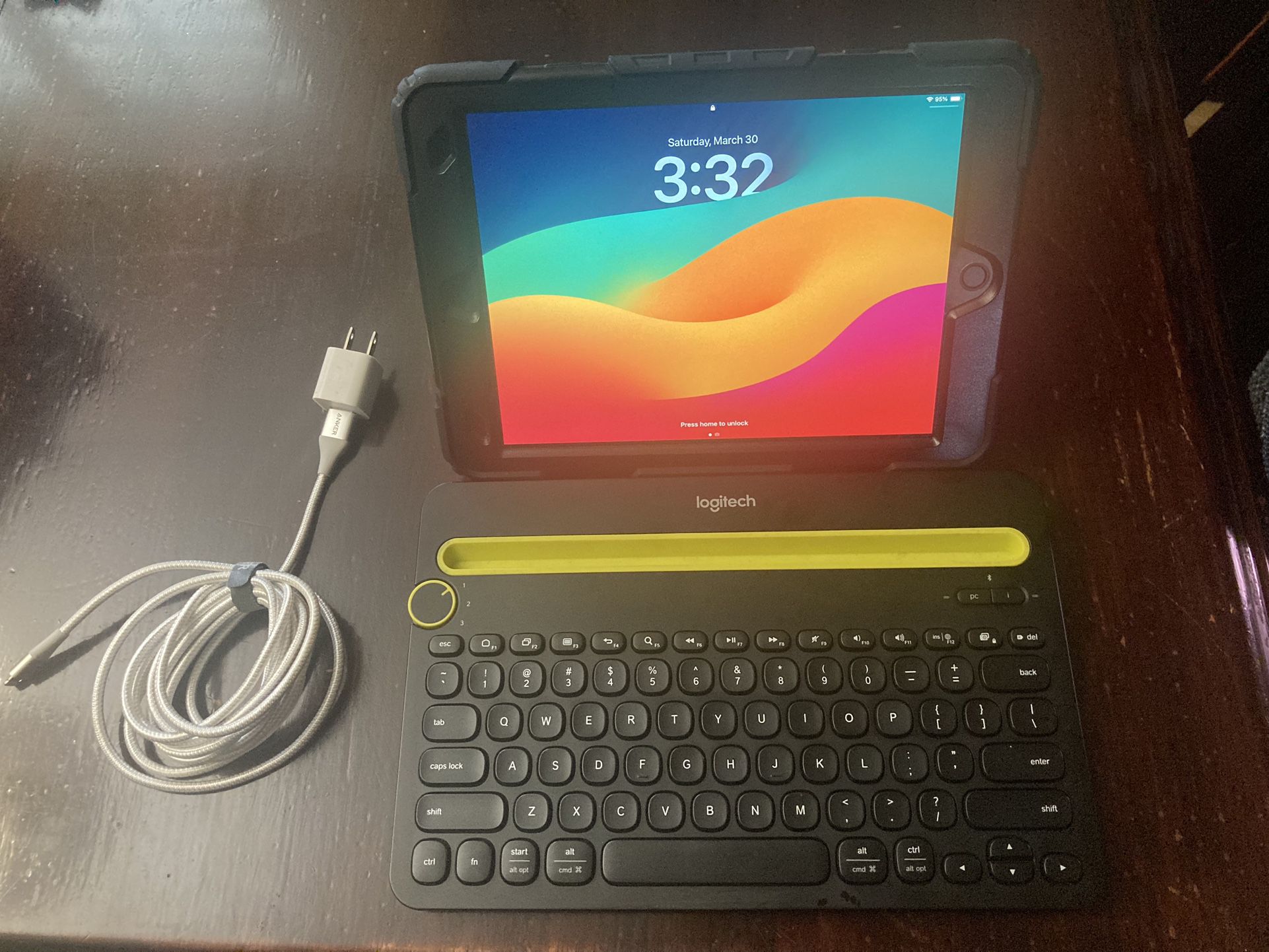 iPad 9th Gen 64gb +Bluetooth Keyboard 